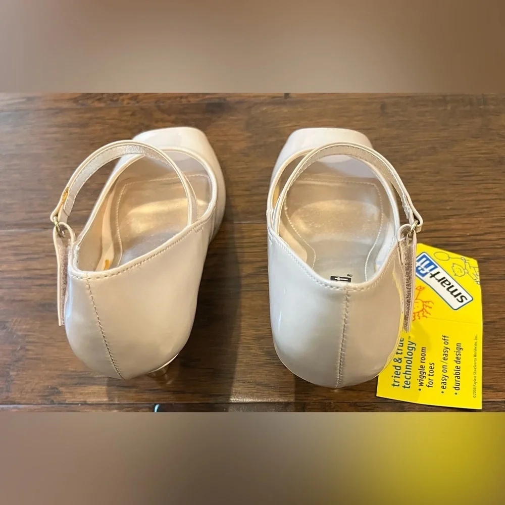 NEW SmartFit Cream Patent Peep-Toe Dress Shoes Mary Jane Heels Adjustable 1.5